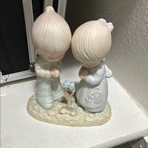 Porcelain Figurine of Praying Children